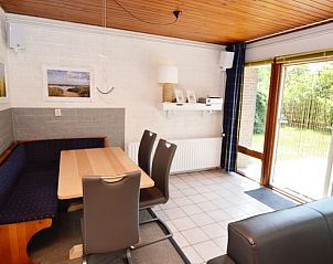 Essecke mit Blick auf die Natur im Tempelierweg 10, De Dennen, Texel.