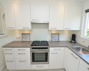 Vollstndig ausgestattete Kche im Ferienhaus Tempelierweg 10, Texel.