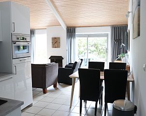 Spacious dining and living area in Holiday Home Gortersmient 290, located in De Dennen, Texel.