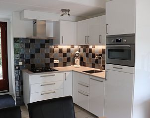 Modern kitchen in Holiday home Gortersmient 290, De Dennen, Texel, fully equipped.