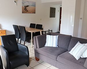 Dining room and living room in Holiday home Gortersmient 290, De Dennen, Texel, with a modern look.