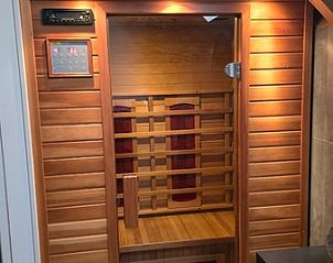 Infrared sauna in Helianthus vacation home, De Dennen, Texel for ultimate relaxation.