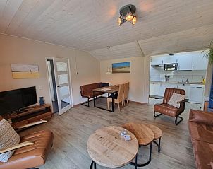 Dining and sitting area in Boszicht vacation home in De Dennen, Texel with open kitchen.