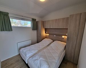 Komfortables Schlafzimmer im Ferienpark de Bremakker - Bosveld 146, ideal fr einen entspannten Aufenthalt auf Texel.