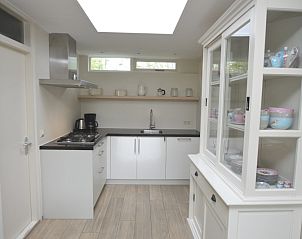 Essecke mit Holztisch im Ferienhaus Tempelierweg - Kogermient 11, De Dennen, Texel.