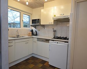 Vollstndig ausgestattete Kche im Ferienhaus Tempelierweg 37, De Dennen, Texel mit modernen Gerten.