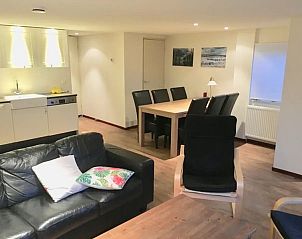 Open keuken en eetgedeelte in Bollenveld - de Iris, vakantiehuis in De Dennen, Texel.