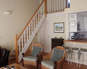 Trap en zithoek in Vakantiehuis Gortersmient 264, De Dennen, Texel.