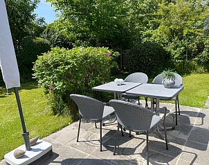 Vakantiepark de Bremakker, Texel: Sunny terrace with garden furniture in vacation home De Dennen.