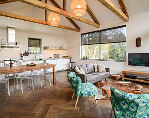 Stylish living room of Bungalowpark Oud Vredelust - Zeeskuum, Texel with open kitchen