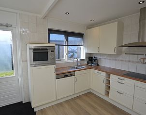 Moderne Kche mit kompletter Ausstattung im Bungalowpark 't Luwe Land - Bungalow 13c, De Dennen, Texel, fr kulinarische Erlebnisse.