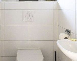 Stijlvolle toiletruimte in Zeedistel vakantiehuis, Terschelling, Waddeneilanden.