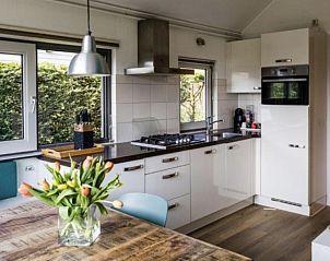 Volledig uitgeruste keuken in Zeedistel vakantiehuis, Formerum, Terschelling.