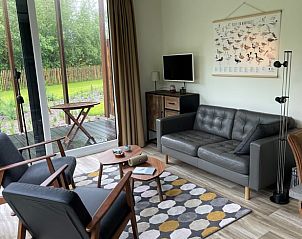 Stijlvolle woonkamer in Huisje in Formerum Terschelling, met moderne inrichting op de Waddeneilanden.