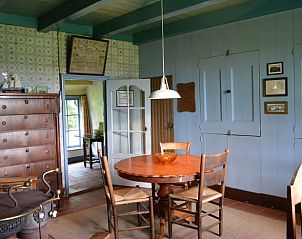 Eetkamer in Vakantiehuis in Formerum, Terschelling met authentieke inrichting.