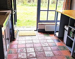 Keuken met toegang tot tuin in Vakantiehuis in Formerum, Terschelling.