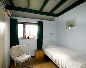 Eenpersoonskamer in Huis van Gregorius, vakantiehuis in Formerum, Terschelling, met rustgevend interieur.