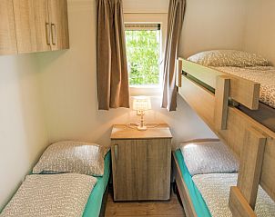 Slaapkamer met stapelbed in Chalet Karin, vakantieverblijf in Formerum, Terschelling.