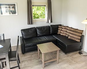 Comfortabele zithoek in Chalet Karin, vakantieverblijf op Terschelling.