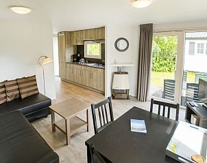 Eet- en woonruimte in Chalet Karin, vakantieverblijf in Formerum, Terschelling.