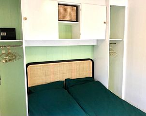 Comfortabele tweepersoons slaapkamer in Huisje Bloesem, vakantiehuis in Formerum, Terschelling, Waddeneilanden.