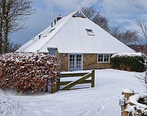Heestervin appartement in Hee, Terschelling in winterse omgeving met sneeuw.