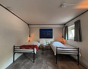 Sfeervolle slaapkamer in Huisje in Hoorn Terschelling, vakantiehuis in Hoorn, Waddeneilanden.
