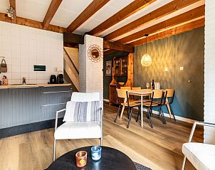 Moderne keuken en eetruimte in vakantiehuis Haas 2, Hoorn, Terschelling voor een ontspannen verblijf op de Waddeneilanden.