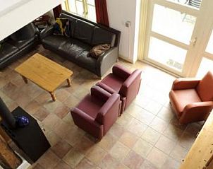 Gezellige woonkamer in Boerderij vakantiehuis, Hoorn, Terschelling met comfortabele zitruimte.