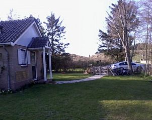 Rustige omgeving van vakantiehuis Oosterkooi in Hoorn, Terschelling met ruime tuin.