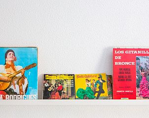 Unieke decoratie in Casa Juan Carlos vakantiehuis in Hoorn, Terschelling voor een sfeervolle ambiance.