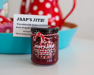 Lokaal product in Casa Juan Carlos vakantiehuis op Terschelling voor een authentieke touch.