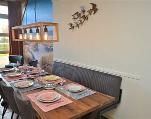 Stijlvolle eetruimte in Zeeduin appartement, Hoorn, Terschelling.