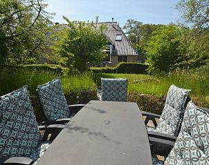 Tuin met zitgedeelte bij Zeeduin vakantiehuis, Hoorn, Terschelling.