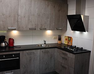 Moderne keuken in Bungalow de Hek, Hoorn, Terschelling. Vakantiehuis met luxe voorzieningen op de Waddeneilanden.