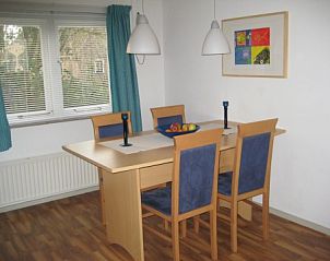 Eetruimte in Huisje Gemini, Lies, Terschelling. Geniet van maaltijden in dit vakantiehuis op de Waddeneilanden.