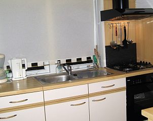 Volledig uitgeruste keuken in Huisje Gemini, Lies, Terschelling. Ideaal vakantiehuis voor zelfvoorzienend verblijf op de Waddeneilanden.