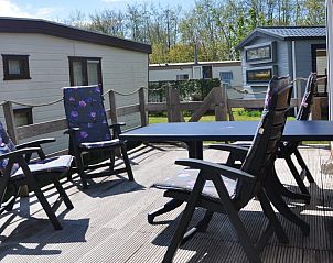 Buitenterras van Chalet James, West, Terschelling, perfect voor buiten dineren.