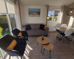 Zithoek in Carpe Diem vakantiehuis in West, Terschelling, Waddeneilanden, met veel natuurlijk licht.