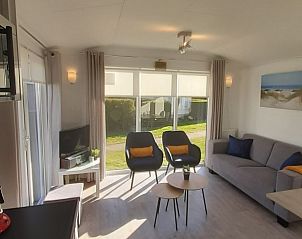 Lichte woonkamer in Carpe Diem vakantiehuis, West, Terschelling, met comfortabele meubels.