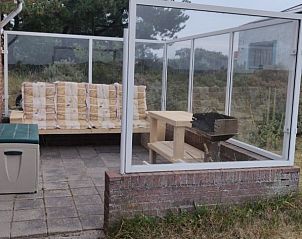 Overdekt terras bij BosenDuin vakantiehuis, West aan Zee, Terschelling met zitgelegenheid.