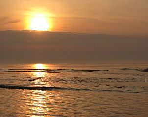 Adembenemende zonsondergang bij BosenDuin vakantiehuis, West aan Zee, Terschelling.