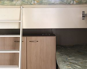 Slaapkamer met stapelbed in De Pestvogel vakantiehuis, Formerum, Terschelling.