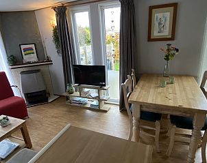 Eethoek met uitzicht in De Clochard nr 37 chalet, Midsland Noord, Terschelling.