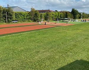 Ruim speelveld bij De Clochard nr 37 chalet, Midsland Noord, Terschelling.