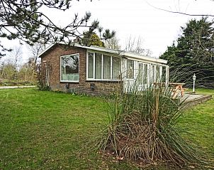 Botter vakantieaccommodatie in Midsland Noord Terschelling met terras en grasveld