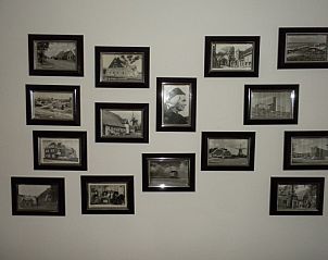 Fotowand met historische beelden in Botter vakantiehuis Midsland Noord Terschelling