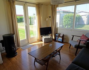 Lichte leefruimte in De Doorloper chalet, Midsland Noord, Terschelling, Waddeneilanden.