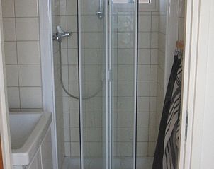 Stijlvolle douche in De Doorloper vakantiehuis, Midsland Noord, Terschelling.
