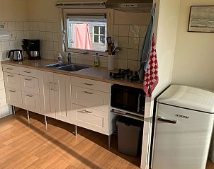 Volledig uitgeruste keuken in De Doorloper chalet, Midsland Noord, Terschelling.